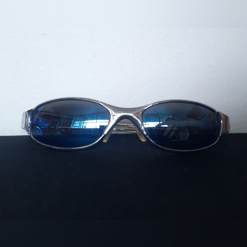 Metallic Curved Sunglasses, Unisex